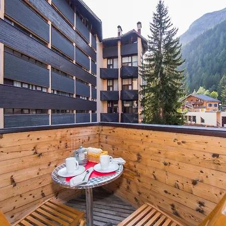 Sainte-foy-l'argentiere Sleeps 6 Apartment
